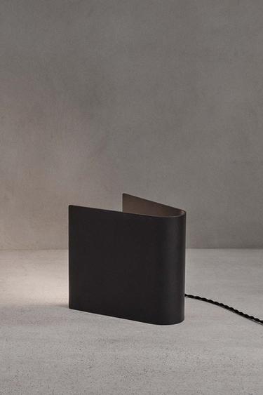 SPOTLIGHT 01 - Black by Zara