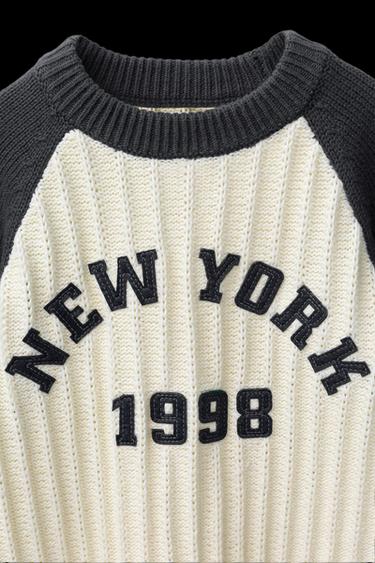 KNIT JUMPER WITH TEXTURED SLOGAN - Ecru / Navy by Zara
