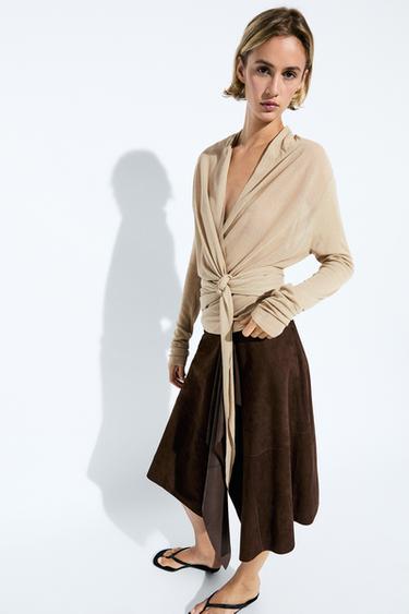 Jupe midi en daim avec détail volant - Marron de Zara