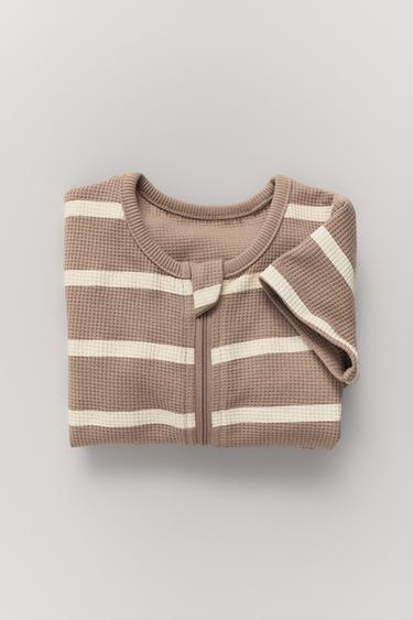 بيجامة WAFFLE قصيرة بقطعة واحدة - بني by Zara