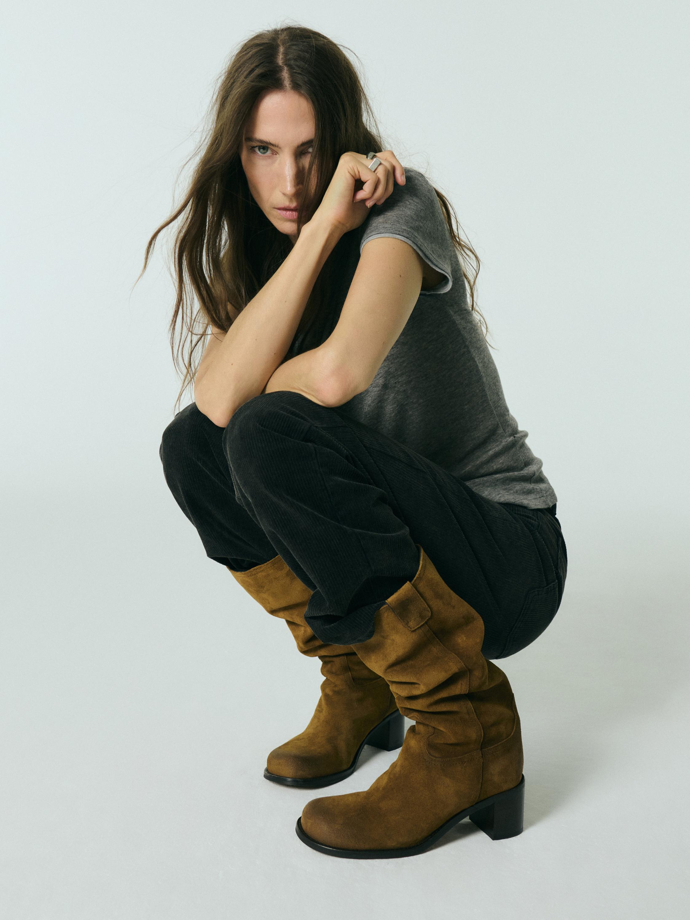 Short sleeve T-shirt with double trim