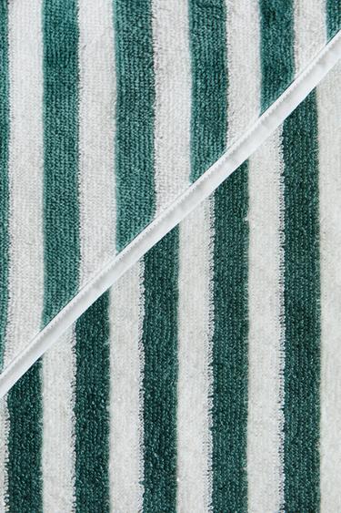 CHILDREN'S STRIPED VELOUR HOODED BATH TOWEL - Green by Zara - Image 4