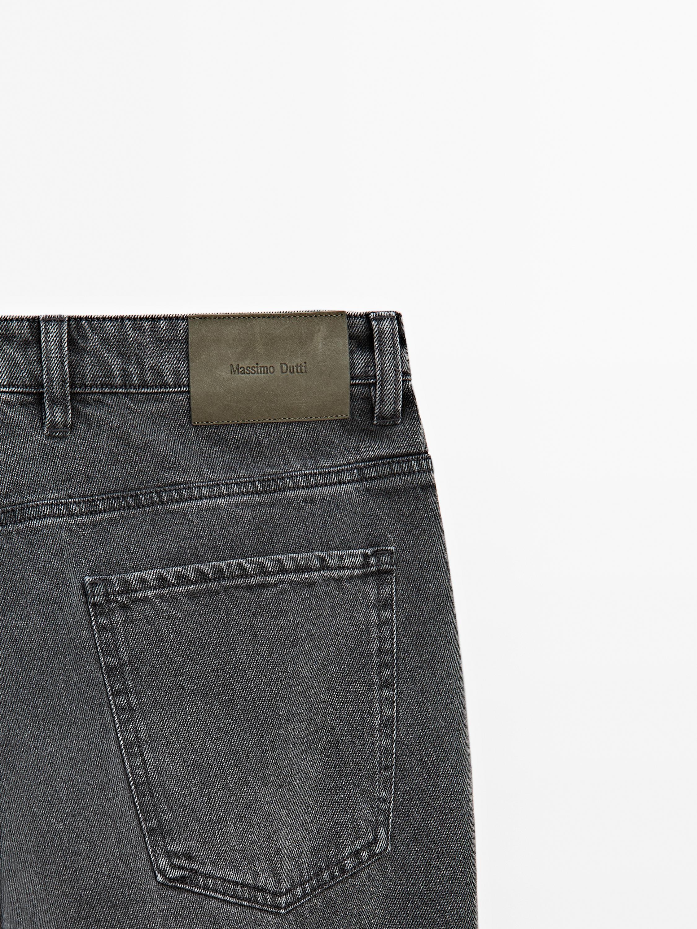 Tapered fit jeans