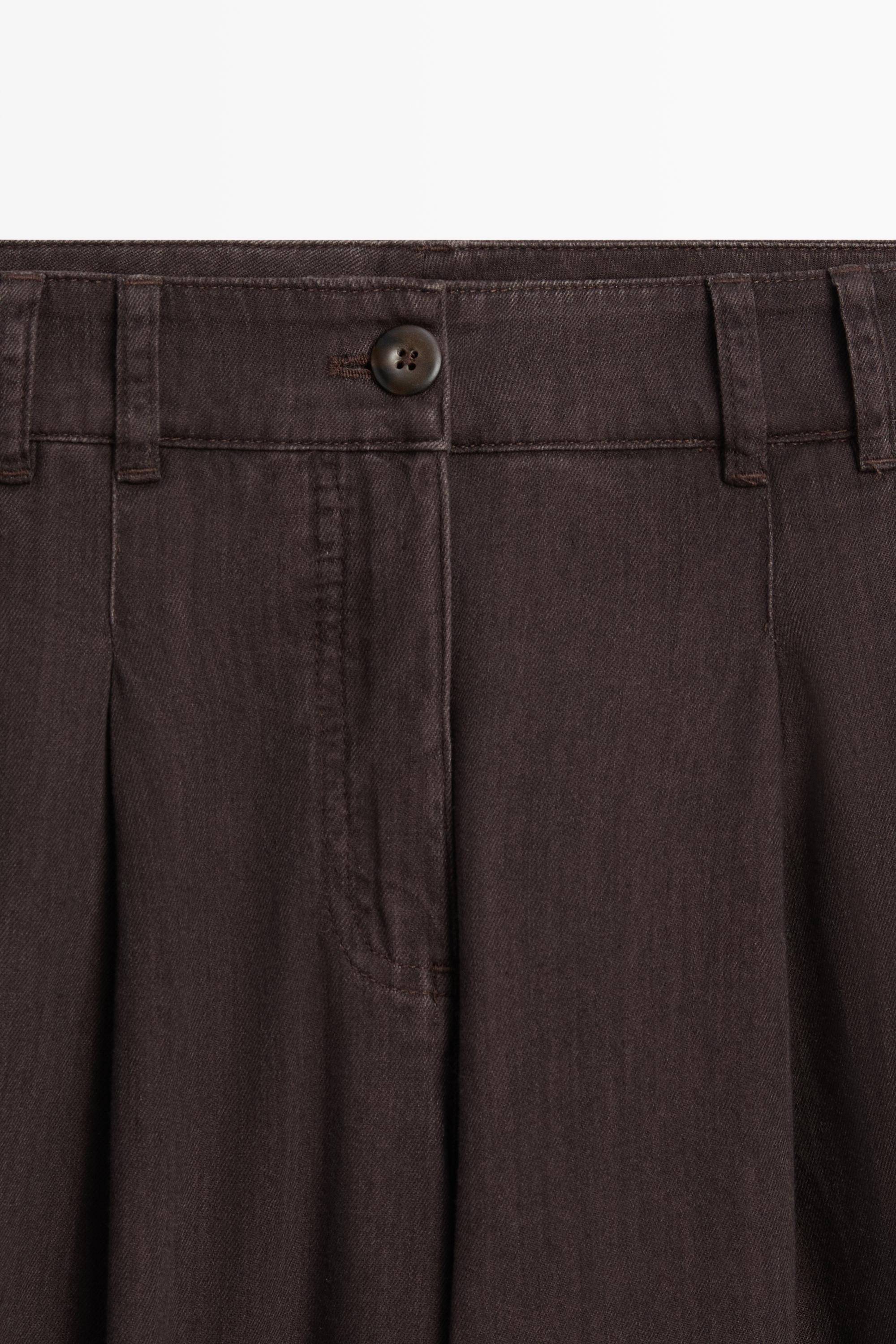 Pleated barrel fit jeans