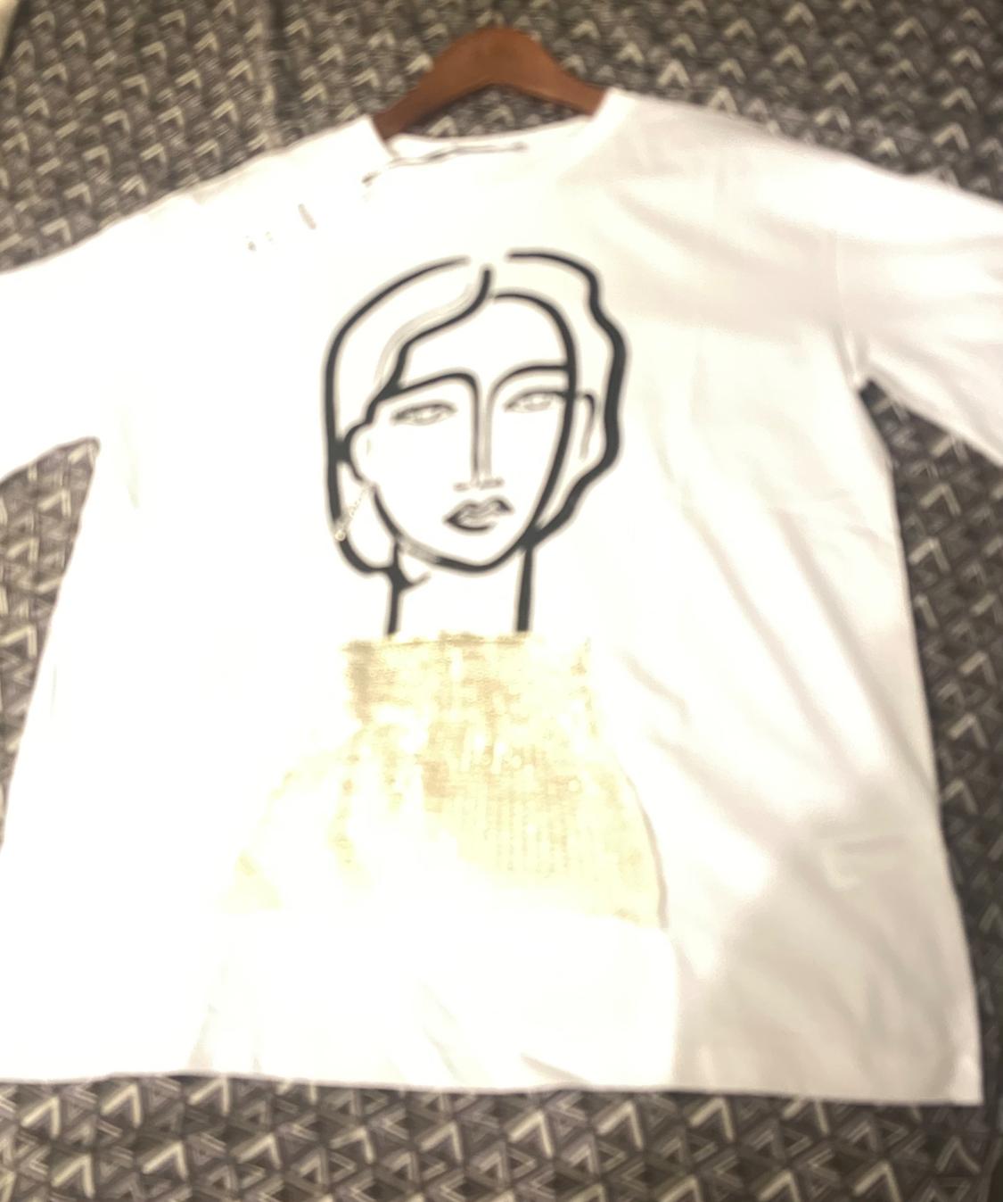 T-SHIRT WITH GIRL AND RHINESTONE DETAIL - Image 2