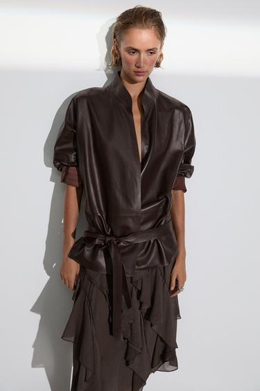 Jupe midi fluide à volants - Chocolat de Zara