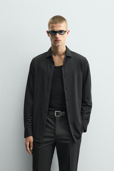 CAMISA ELÁSTICA COM TEXTURA - Preto da Zara