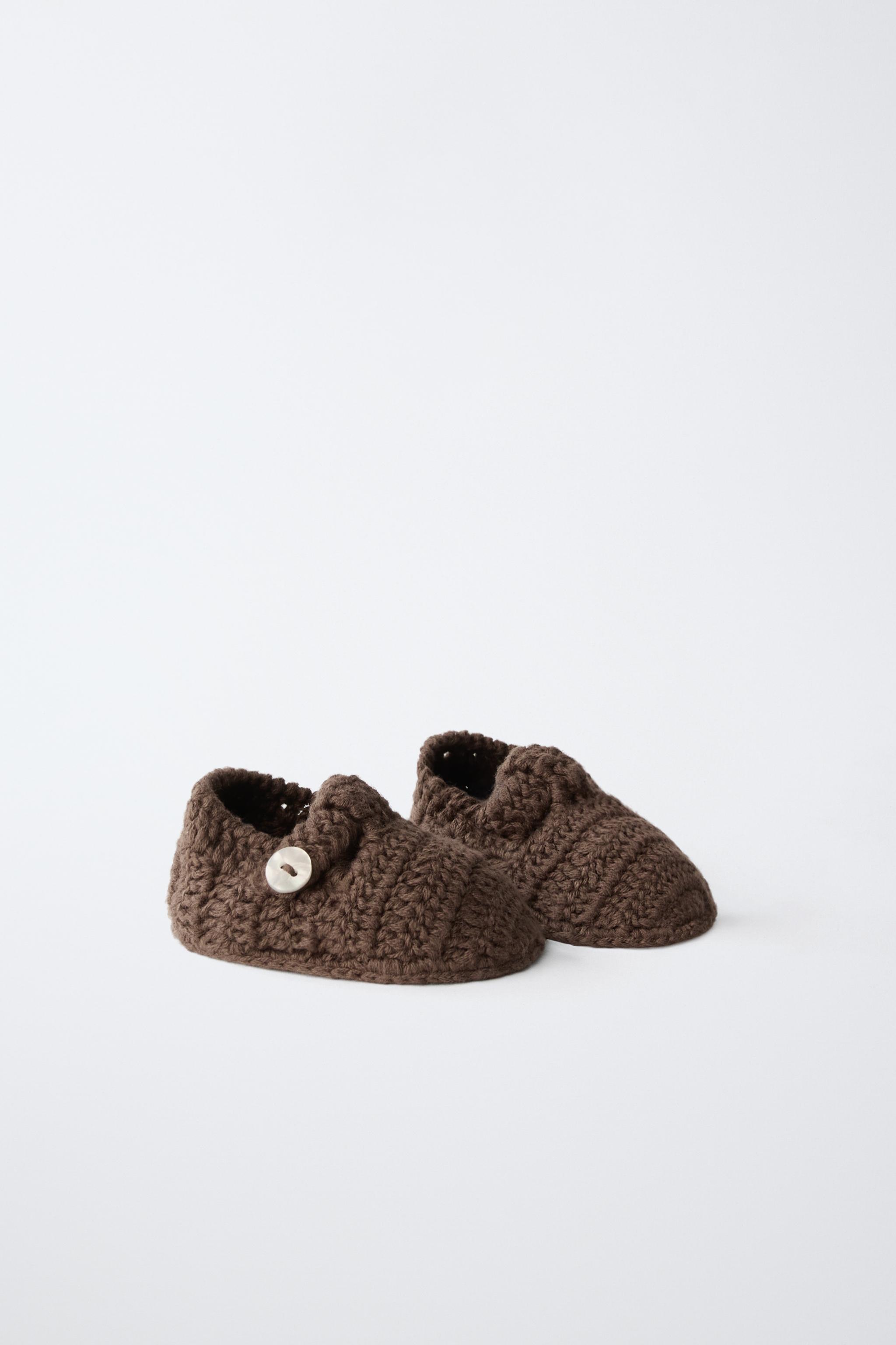 KNIT BUTTON BOOTIES — Chocolate