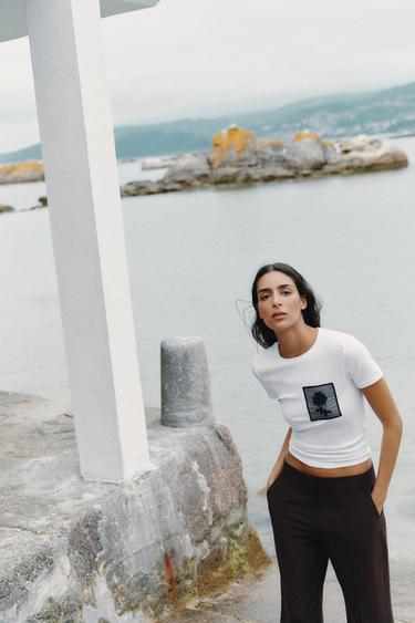ÇİÇEK CEPLİ T-SHIRT