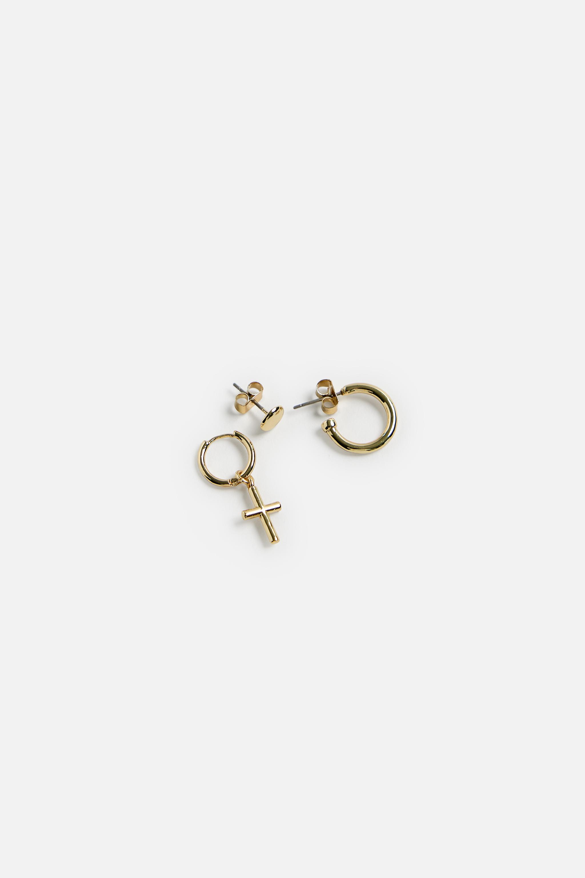 3-PACK OF EARRINGS © OTIS KWAME KYE QUAICOE