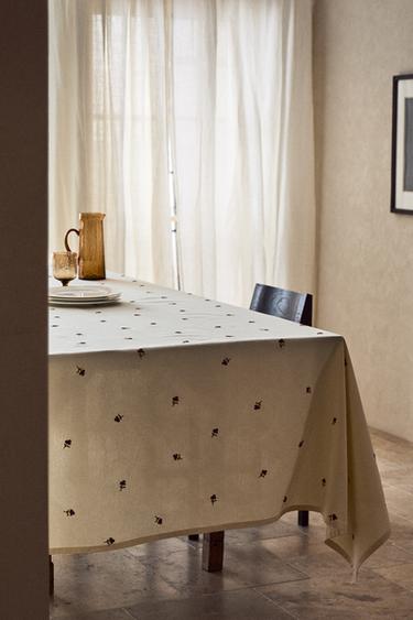 EMBROIDERED COTTON TABLECLOTH - Ecru by Zara