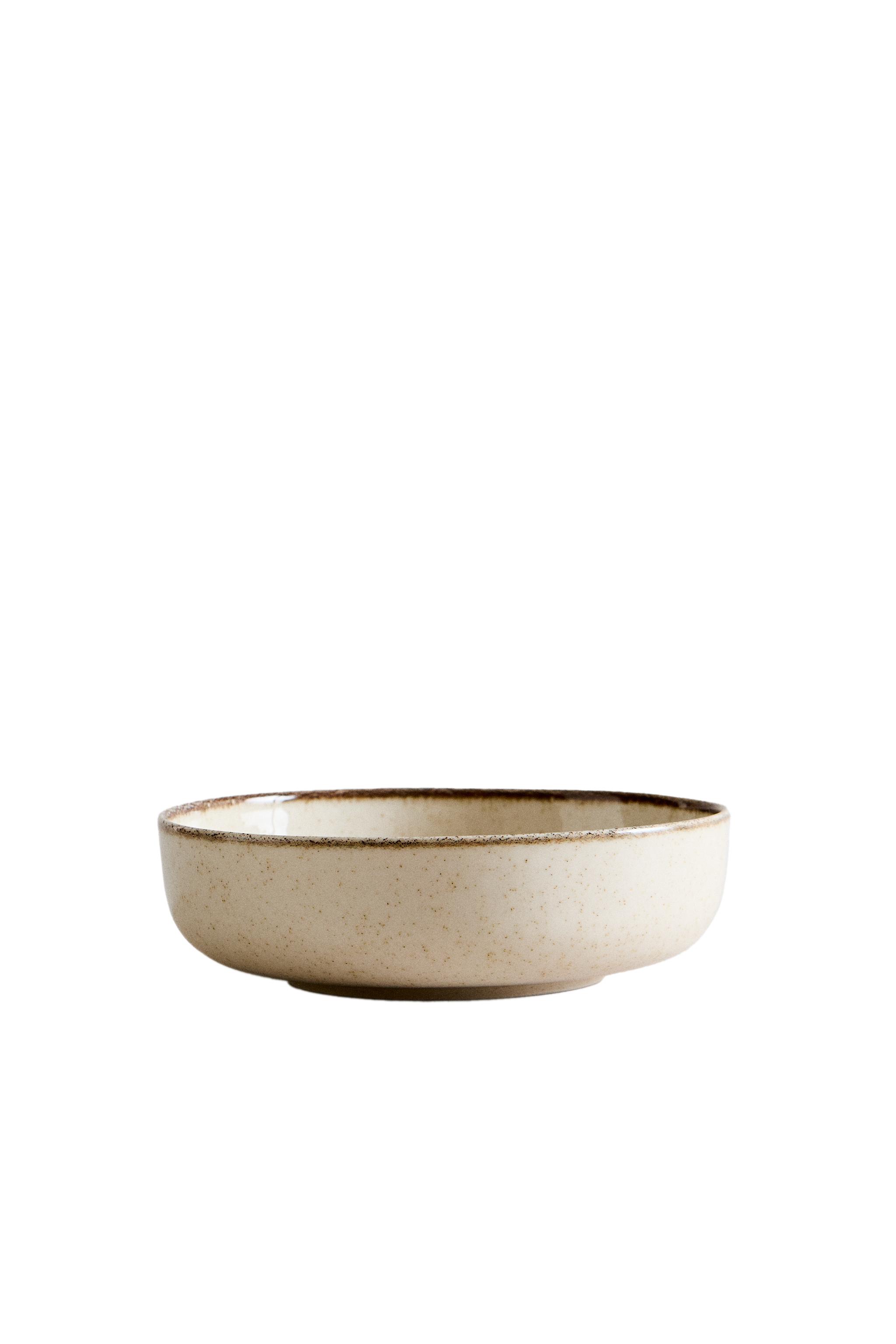 PORCELAIN BOWL WITH ANTIQUE FINISH RIM