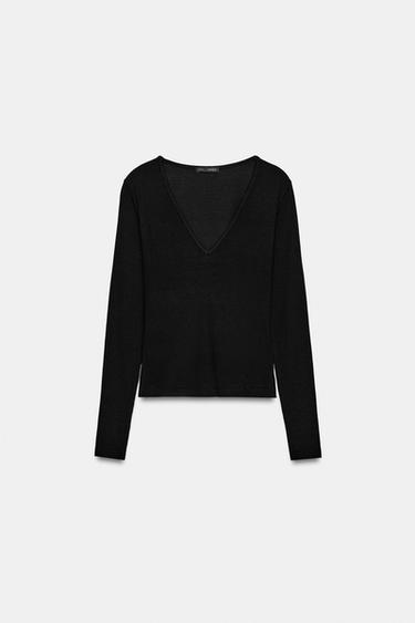 CAMISETA ESCOTE PICO - Negro de Zara