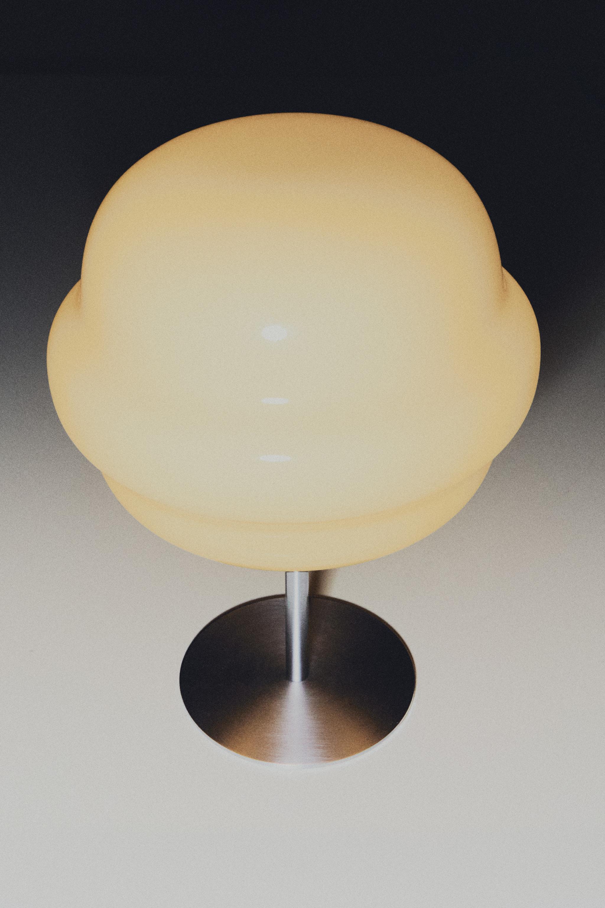 CORDLESS GLASS SPHERE TABLE LAMP