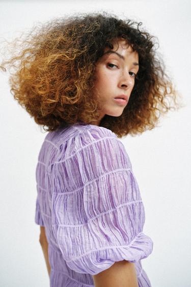 חולצה עם עיטור מקומט - לילך בהיר של Zara