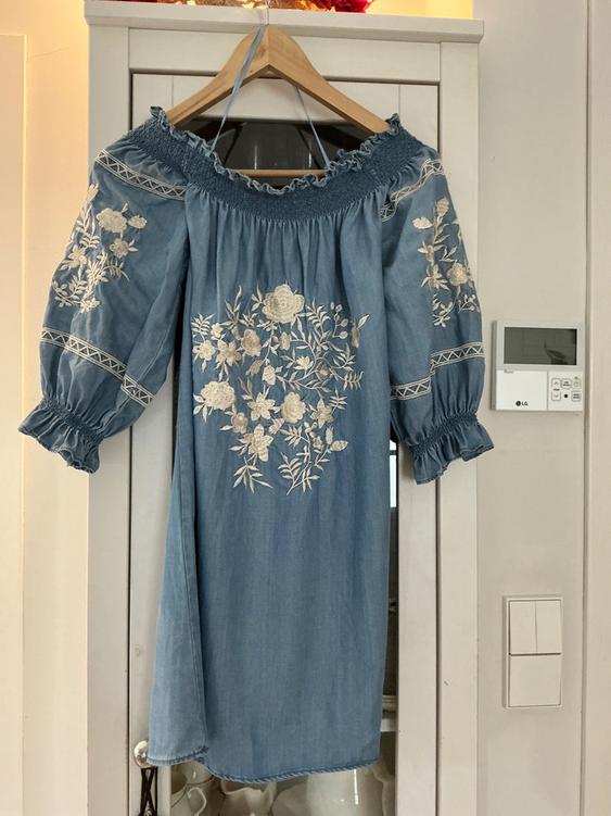 OFF-THE-SHOULDER EMBROIDERED DRESS SECOND HAND