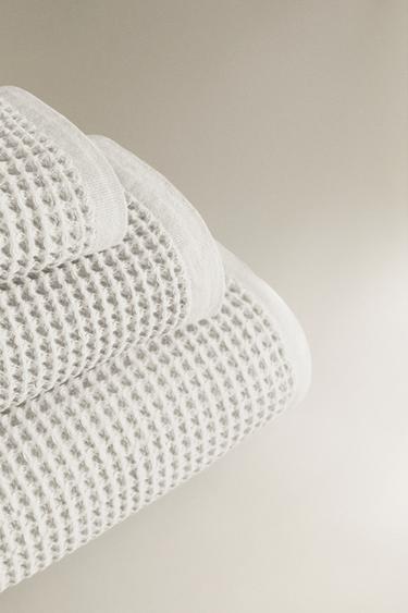 WAFFLE-KNIT COTTON BATH TOWEL - White by Zara - Image 1