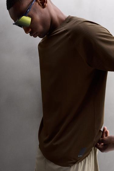 T-SHIRT STRUCTURE PERFORÉE - Marron de Zara - Image 4