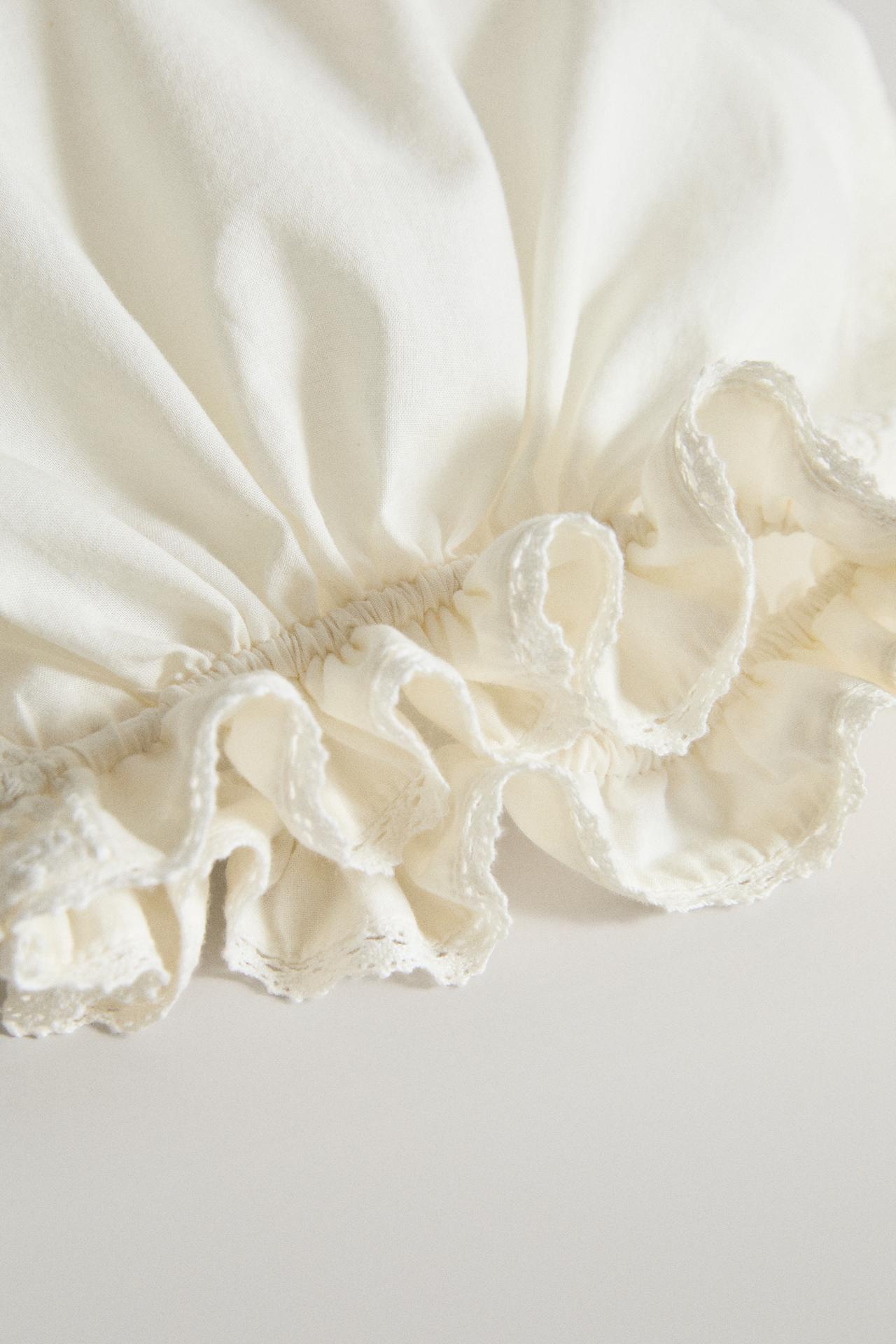 EMBROIDERED COTTON CLOTHING BAG WITH LACE TRIM — Ivory