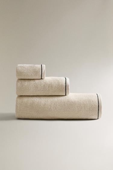 BATH TOWEL WITH TOPSTITCHING - Sand by Zara