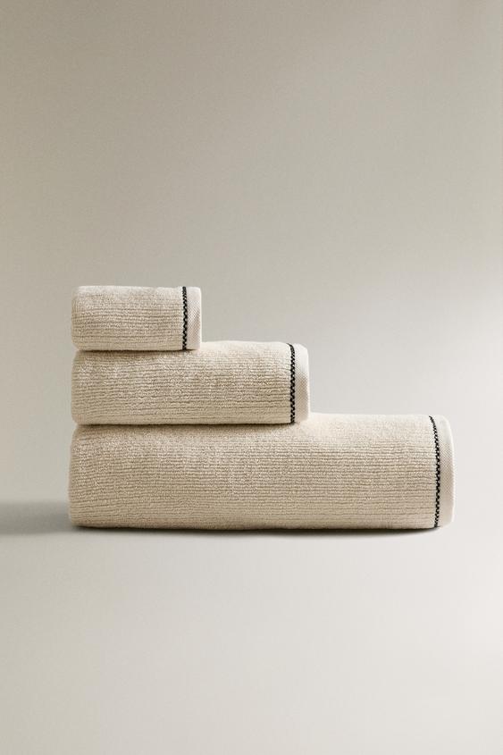 BATH TOWEL WITH TOPSTITCHING - Sand by Zara - Image 0