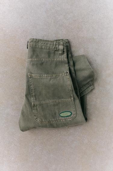 بنطلون تويل LOOSE FIT - كاكي الخاص بـ Zara