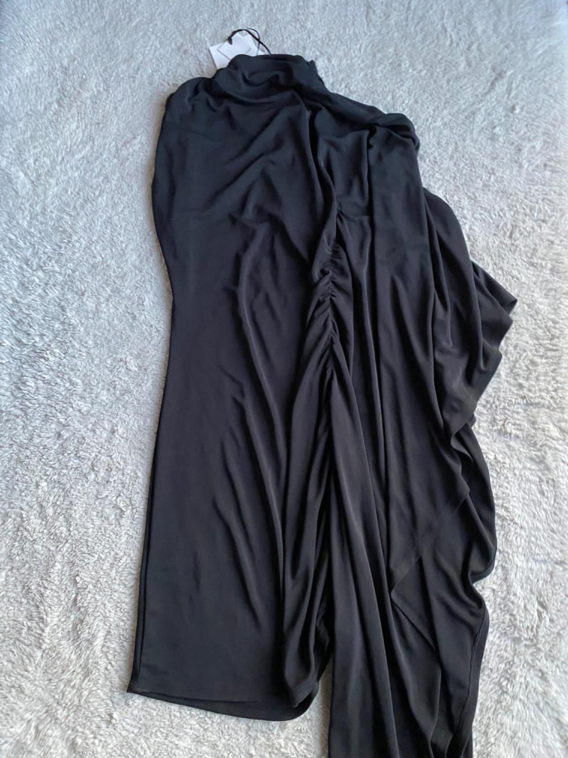 ASYMMETRIC SLEEVE LIMITED EDITION DRESS - Image 4