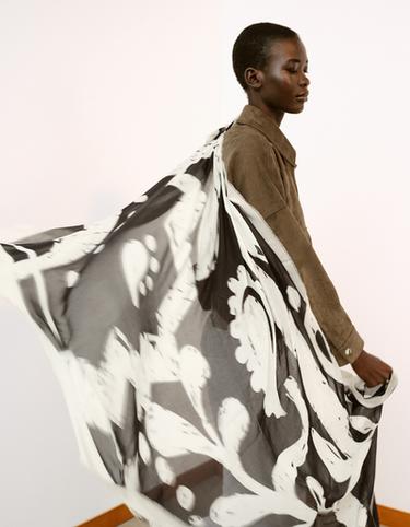 FOULARD IMPRIMÉ FLORAL MÉLANGE MODAL - Noir de Zara - Image 1