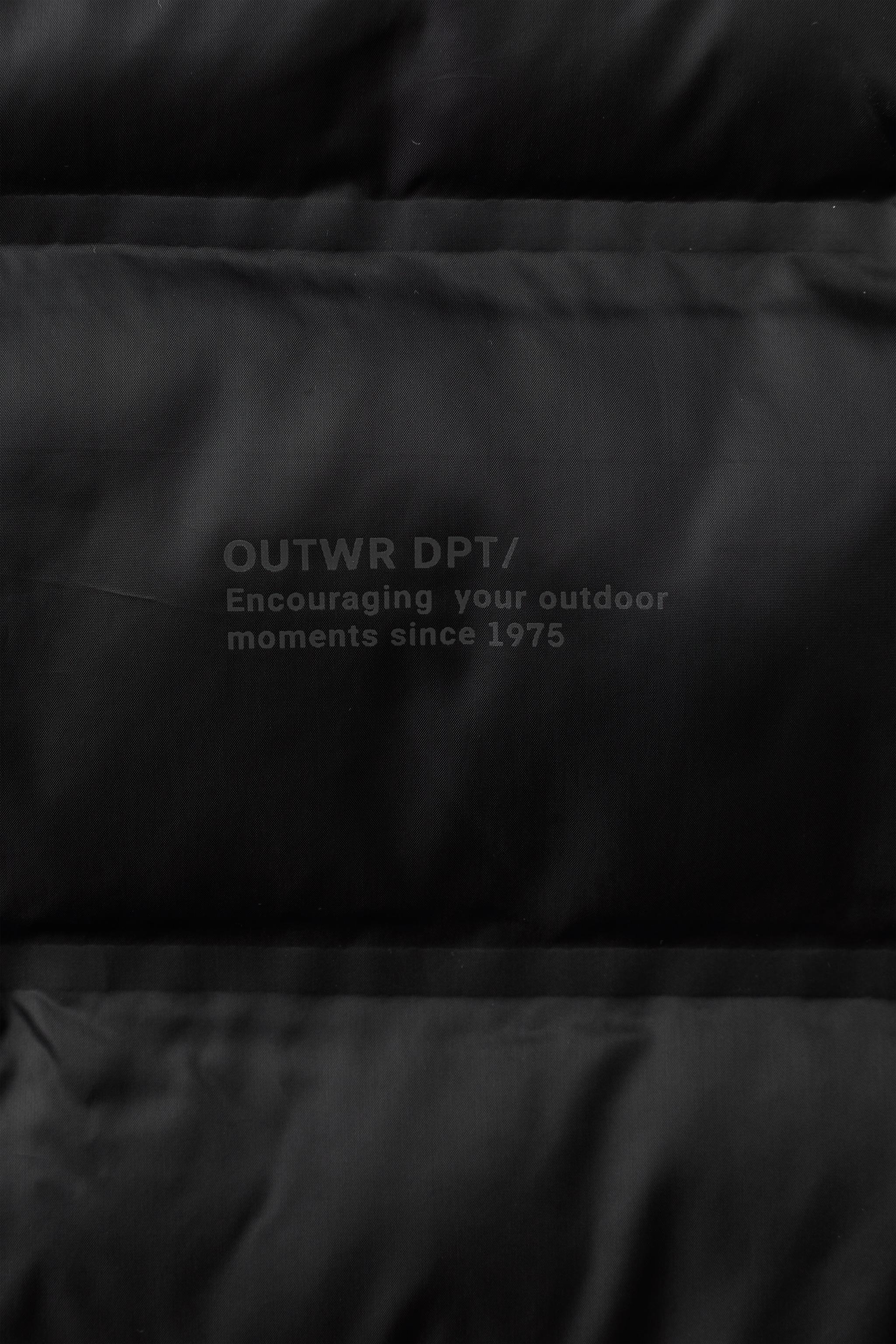 LIGHTWEIGHT WATER-REPELLENT HOODIE VEST