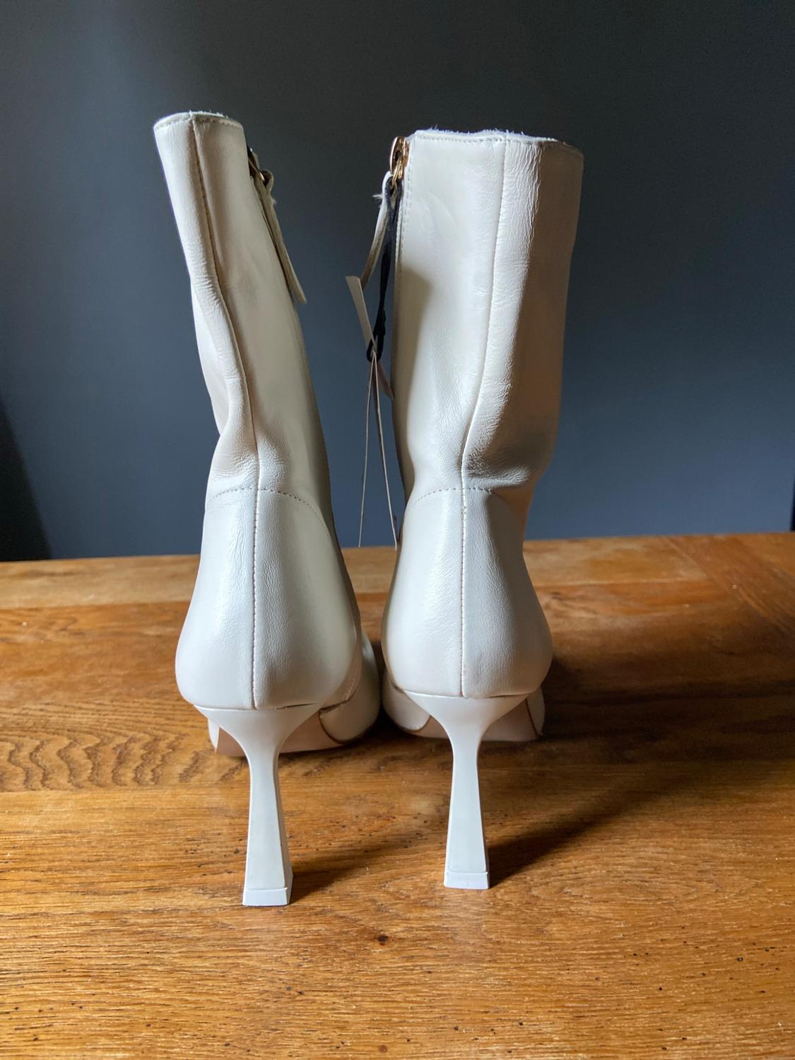 LEATHER HIGH-HEEL ANKLE BOOTS - Image 3