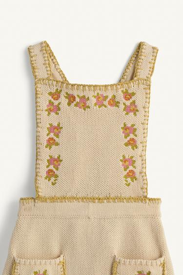 ROBE-SALOPETTE EN MAILLE À FLEURS BRODÉES AU POINT DE CROIX ÉDITION LIMITÉE - Blanc de Zara - Image 6