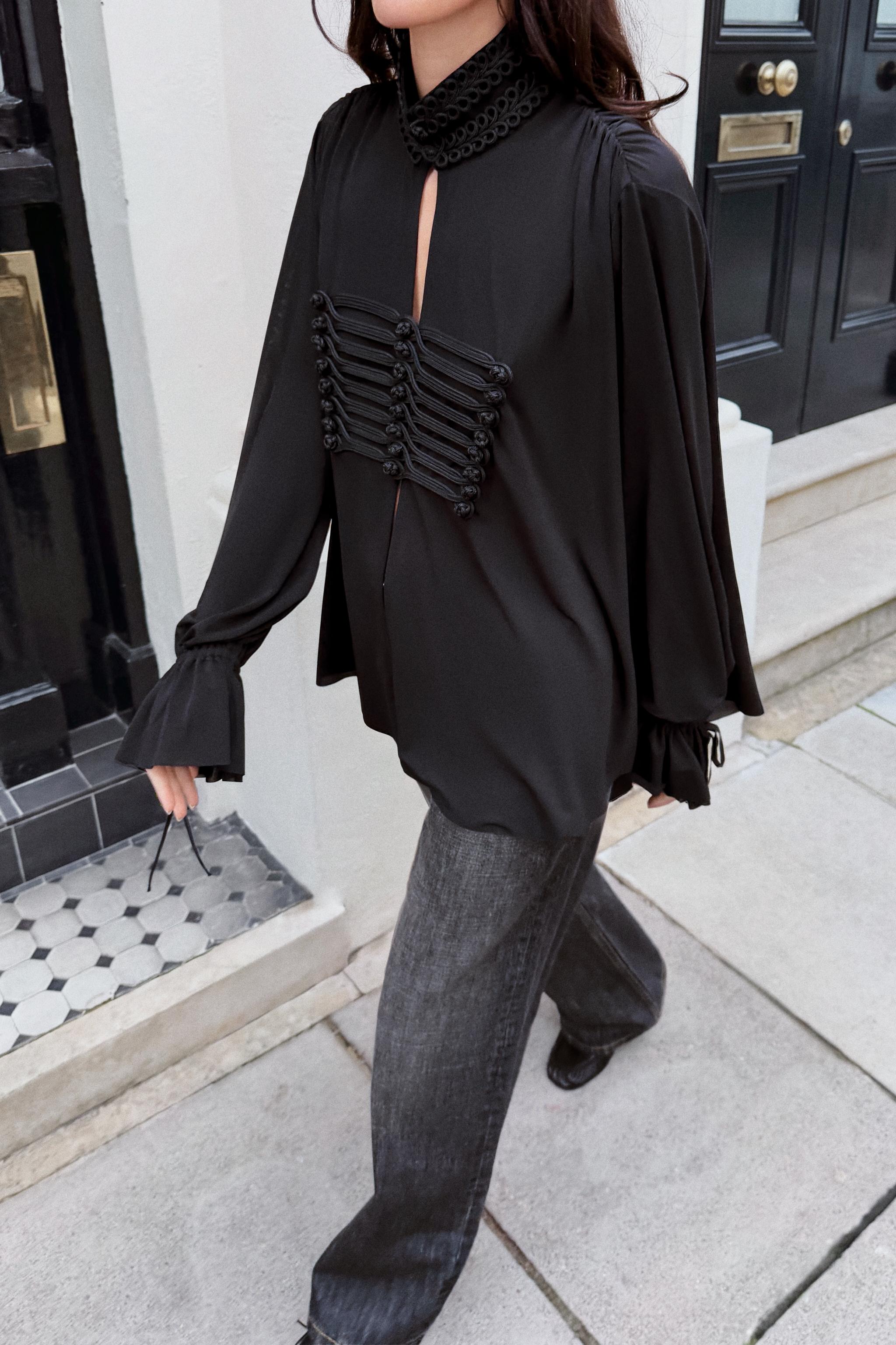 OVERSIZE FROG FASTENING BLOUSE