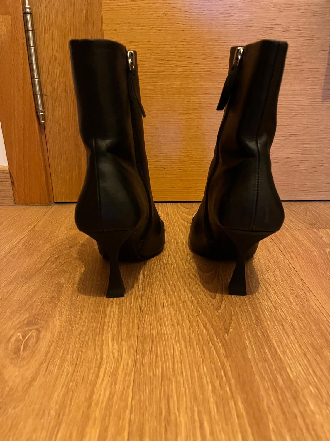 BOTINES NEGROS TACHAS - Image 2
