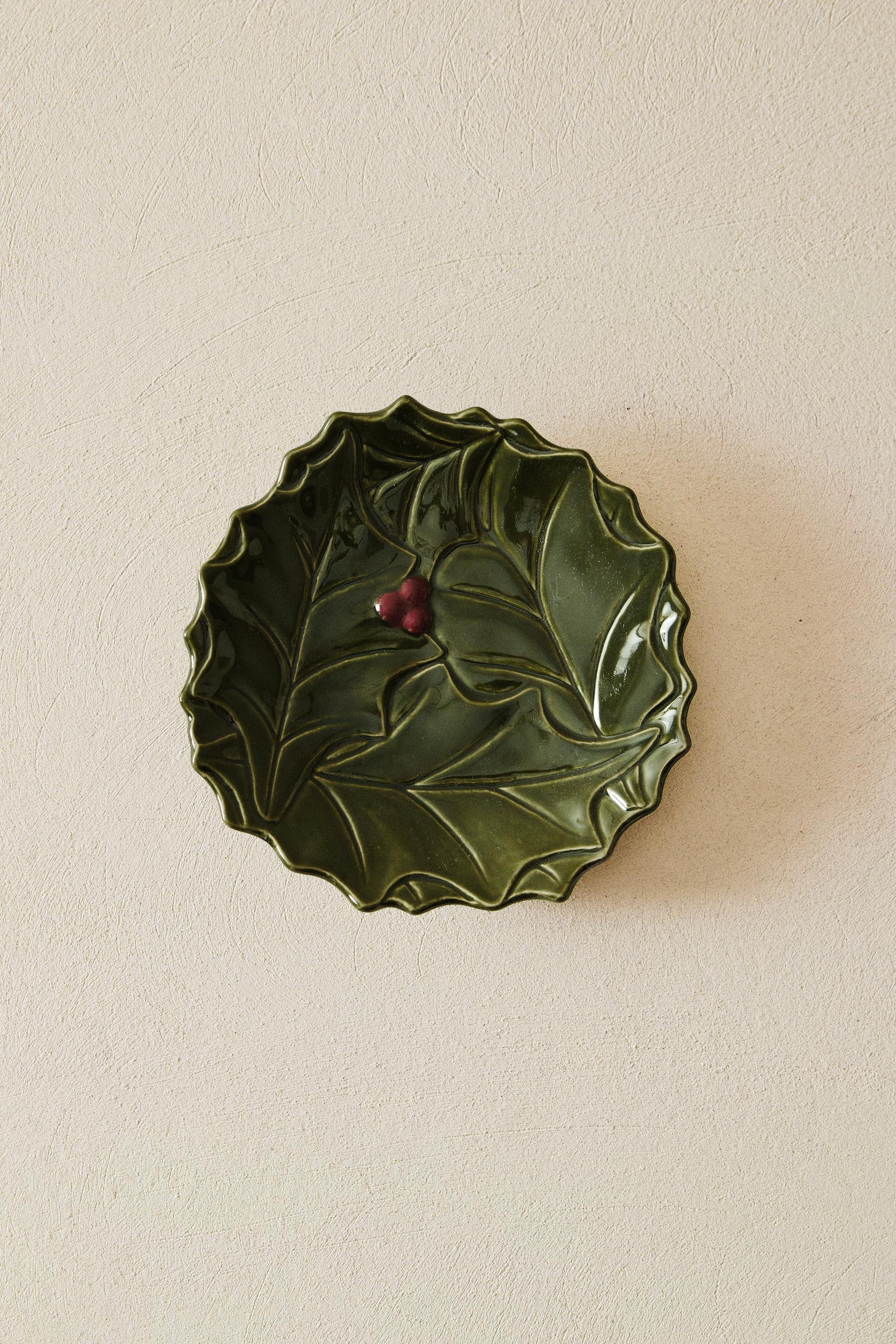 CHRISTMAS HOLLY PORCELAIN SIDE PLATE