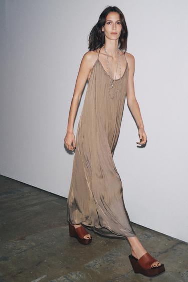 فستان طويل بمظهر ساتاني ZW COLLECTION - فيسون الخاص بـ Zara