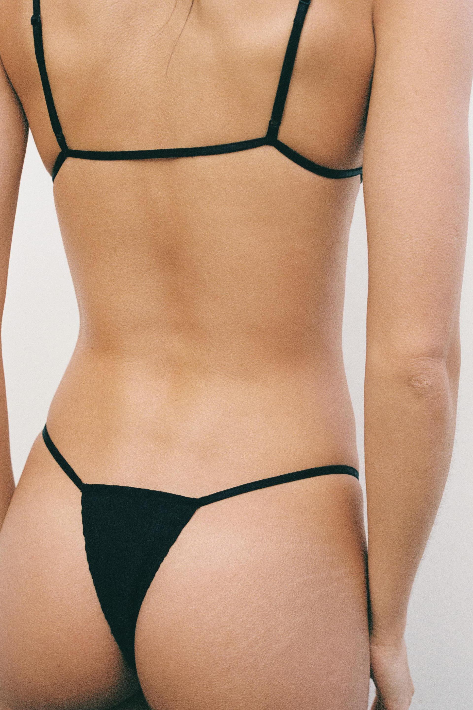 TEXTURED LACE THONG - Black