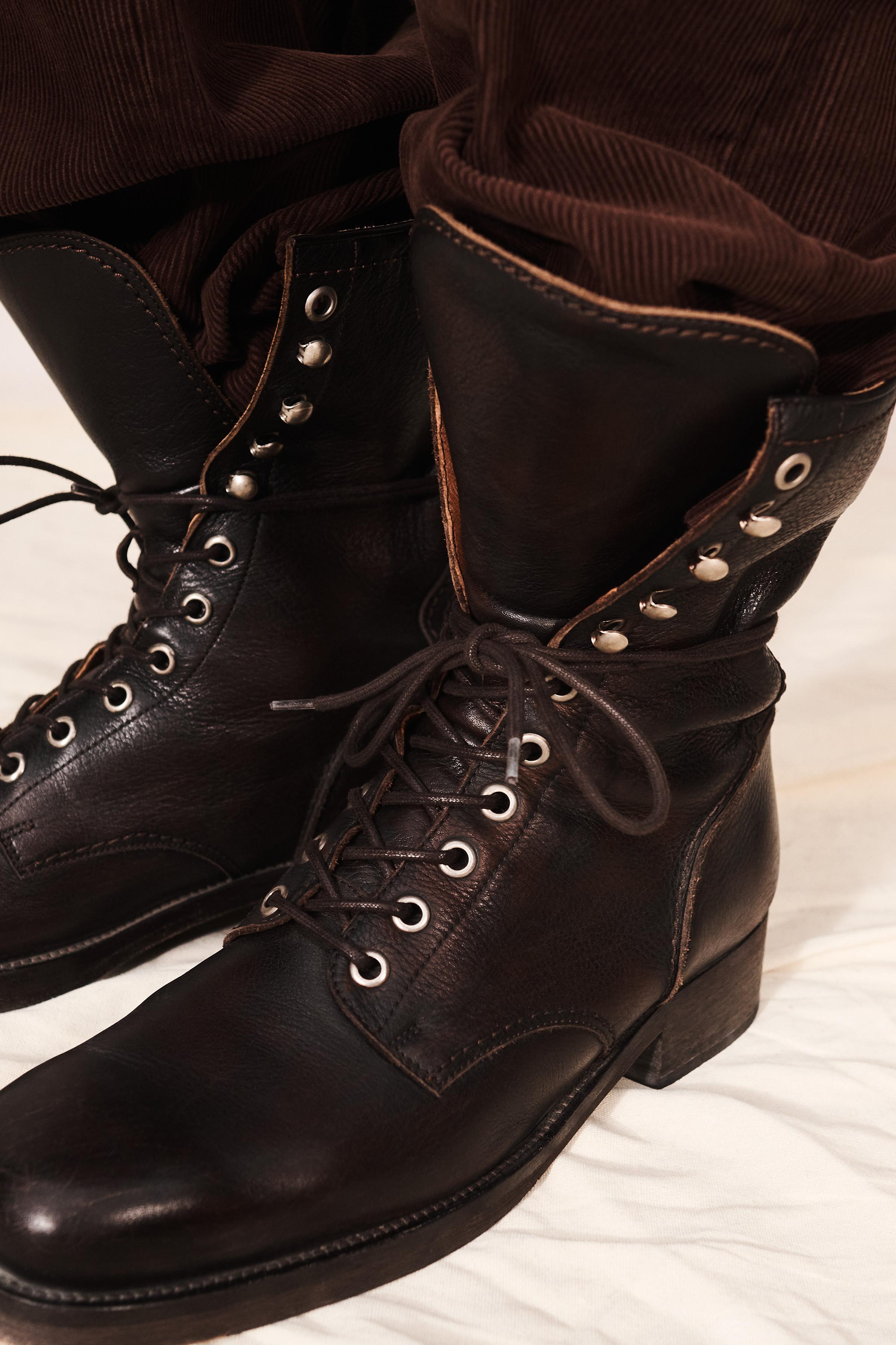 BOTTE EN CUIR À LACETS
