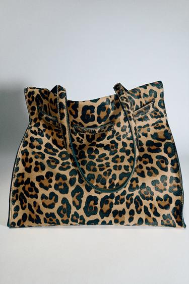 Schultertasche aus Leder mit Animal-Print - Leopardenmuster von Zara
