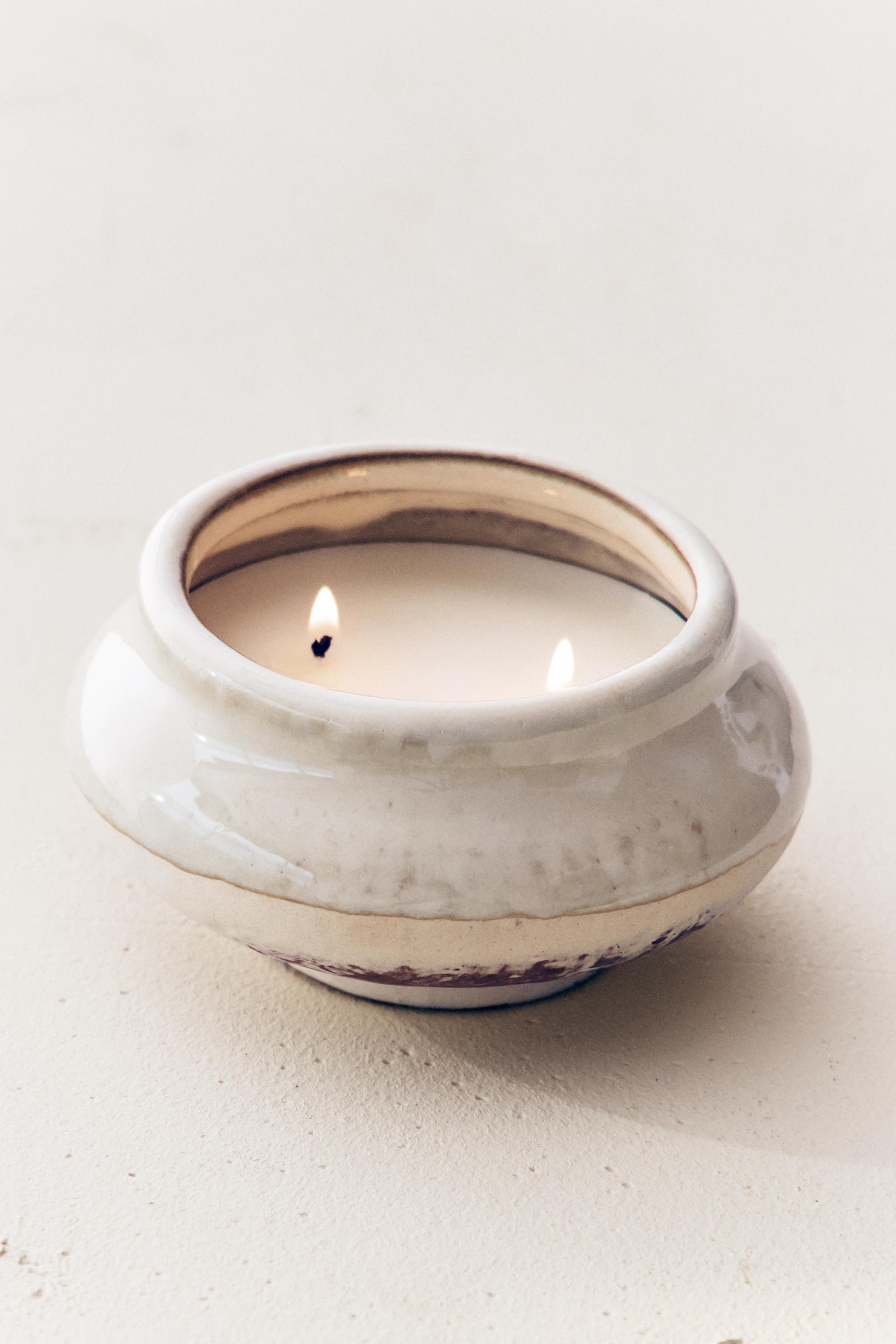 (200 G) LIGHT COTTON SCENTED CANDLE — white