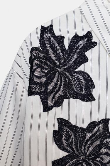 CHEMISE À RAYURES FLEUR EN DENTELLE - Écru / Noir de Zara - Image 6