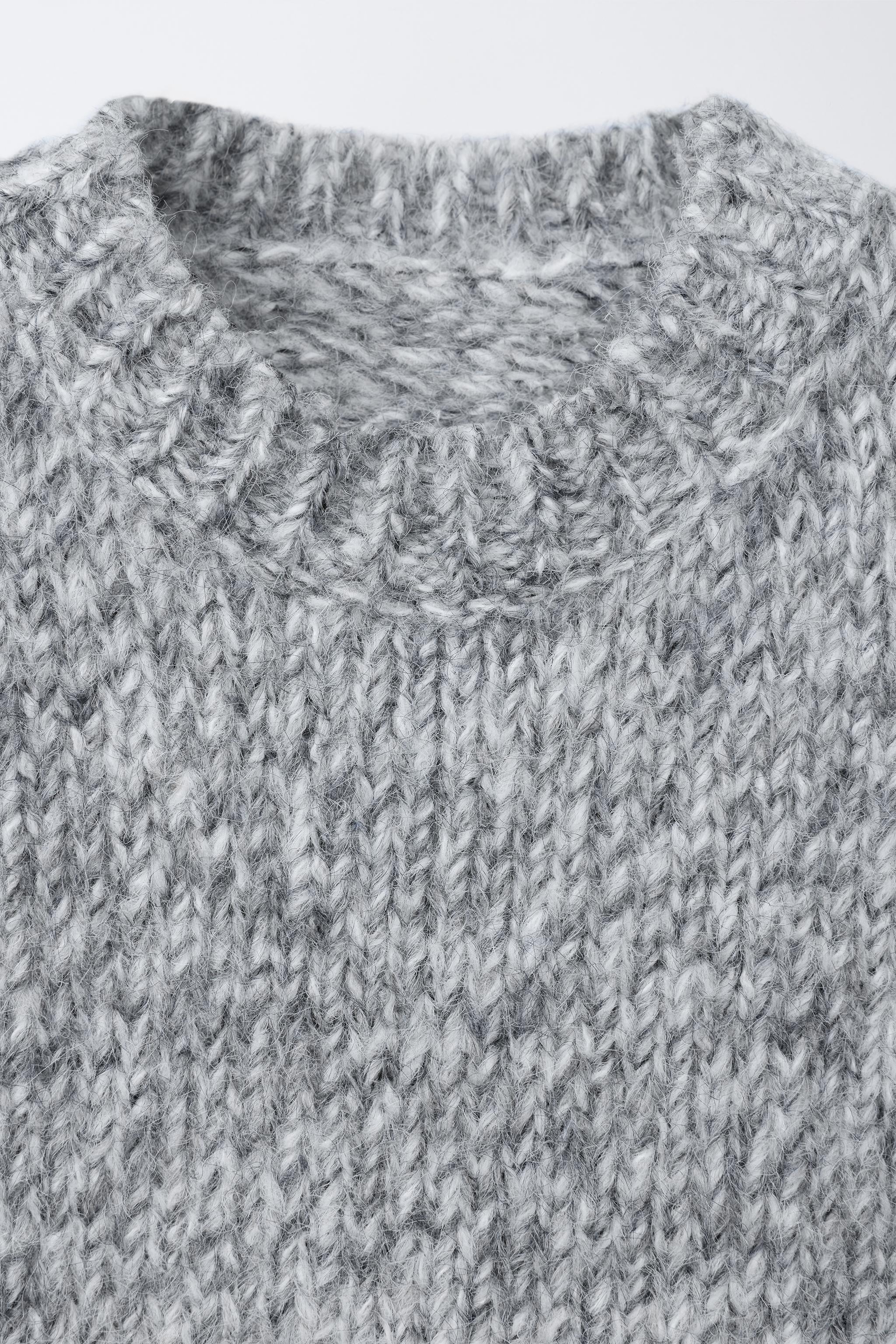 KNIT VEST
