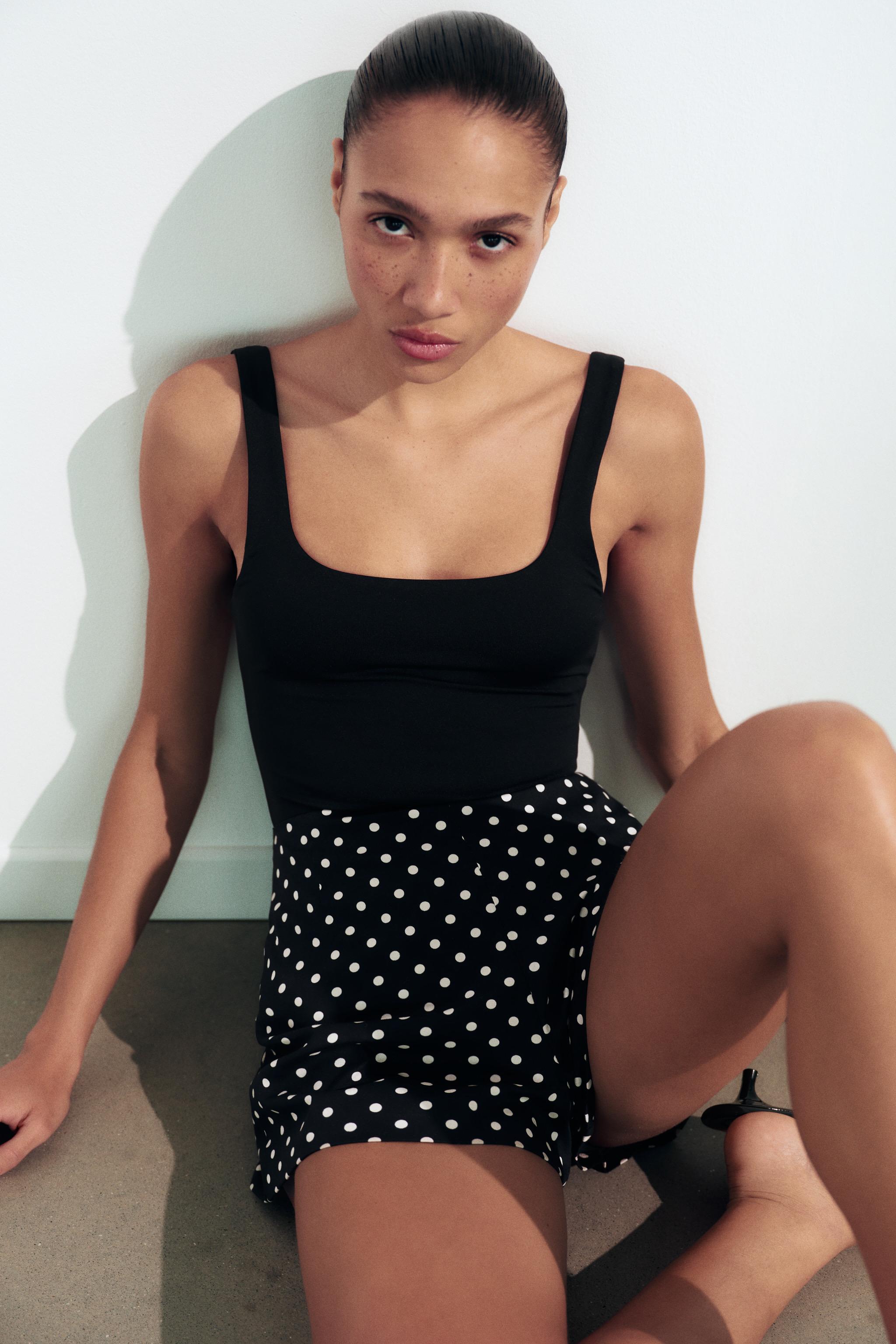 HIGH-WAISTED SHORTS — Black / Ecru