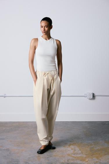 PANTALÓN PLIEGUES ZW COLLECTION - Crema de Zara