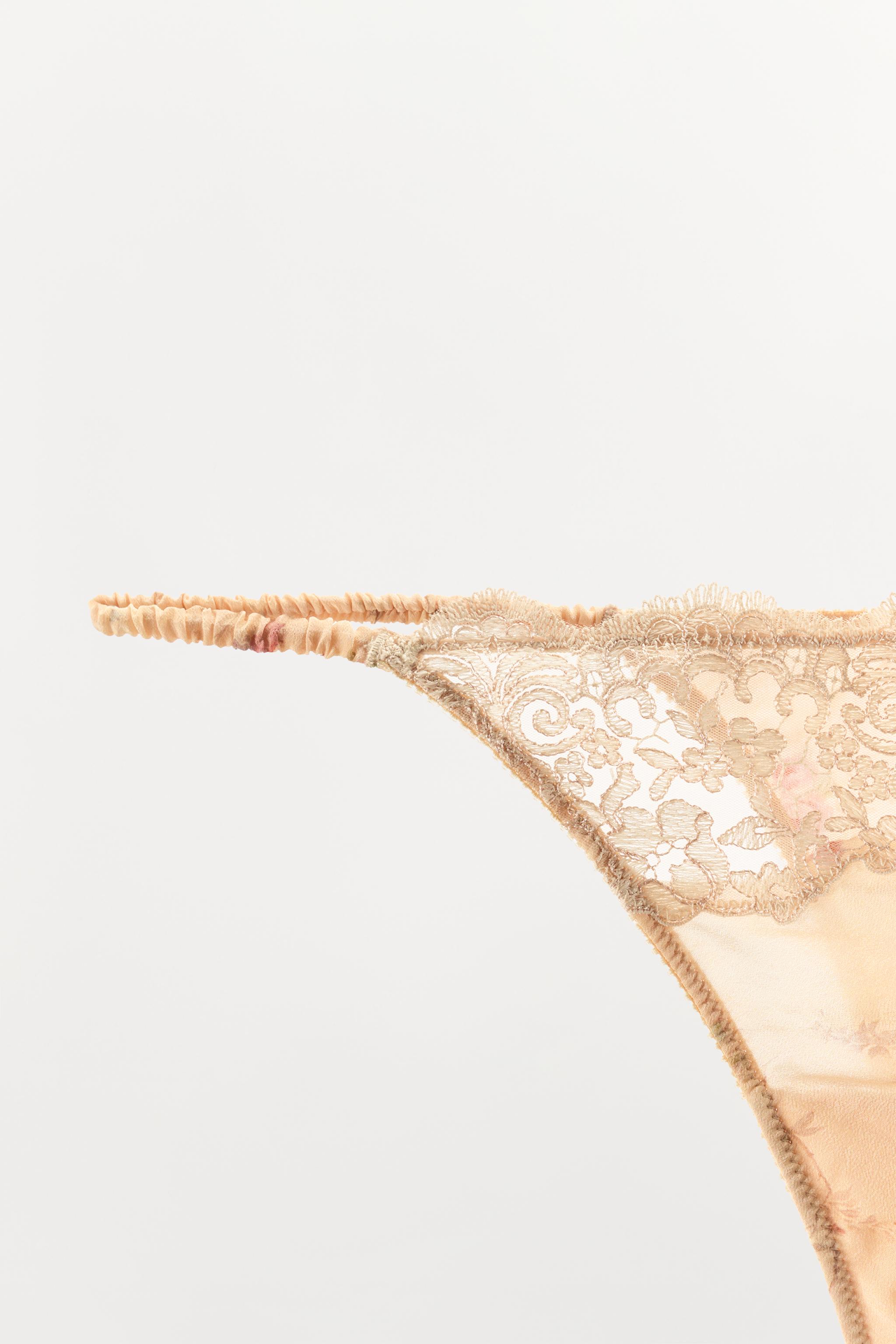 FLORAL LACE PRINT THONG