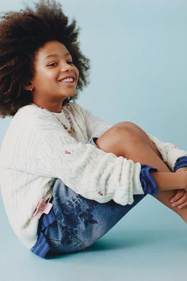 BERMUDA DENIM FLORES BORDADAS ROTOS - Azul de Zara