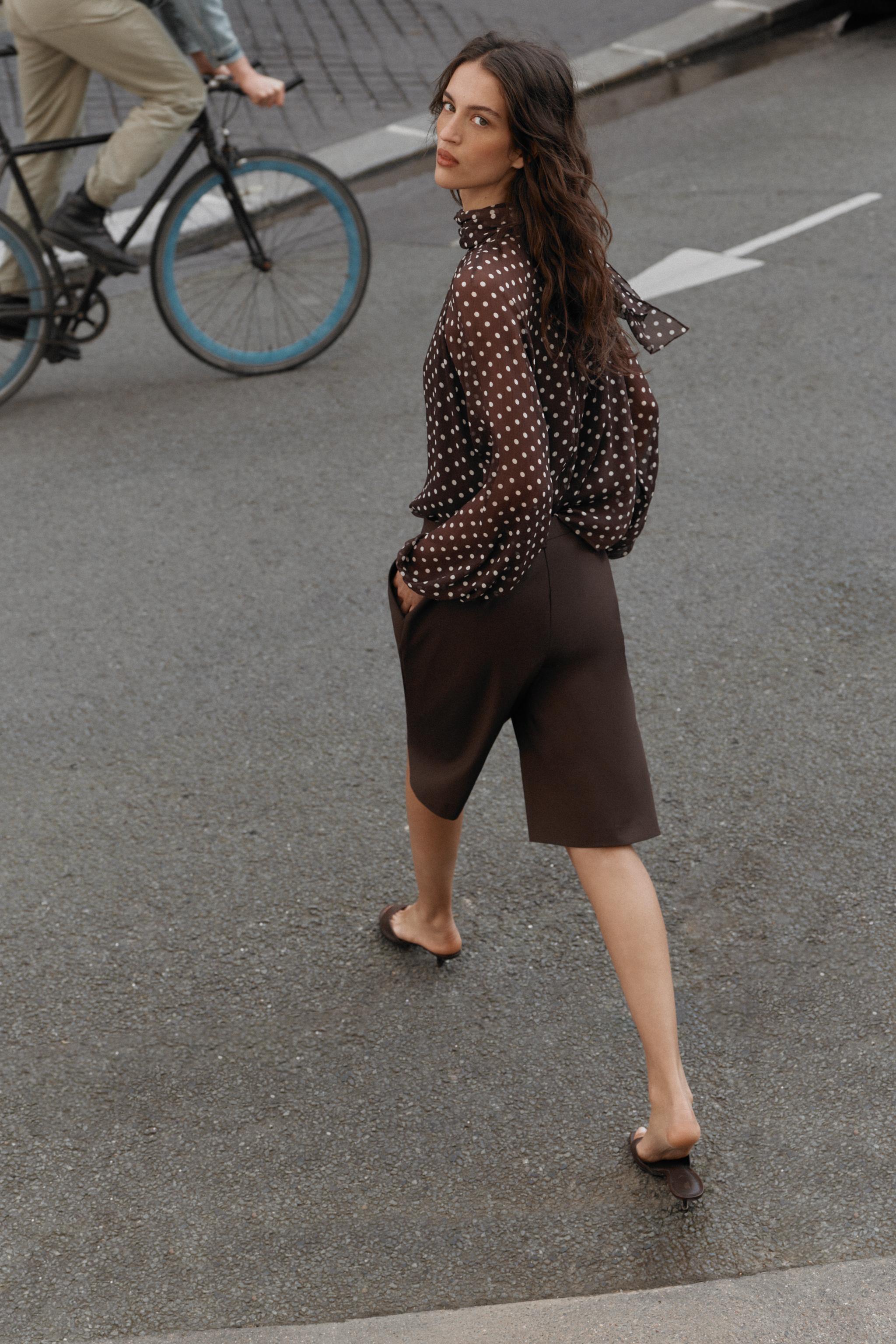 リボン付きドットプリントブラウス - ブラウン/ホワイト | ZARA Japan