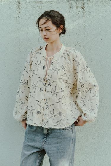 러스틱 텍스처 자수 블라우스 - Zara 크림 / 블루