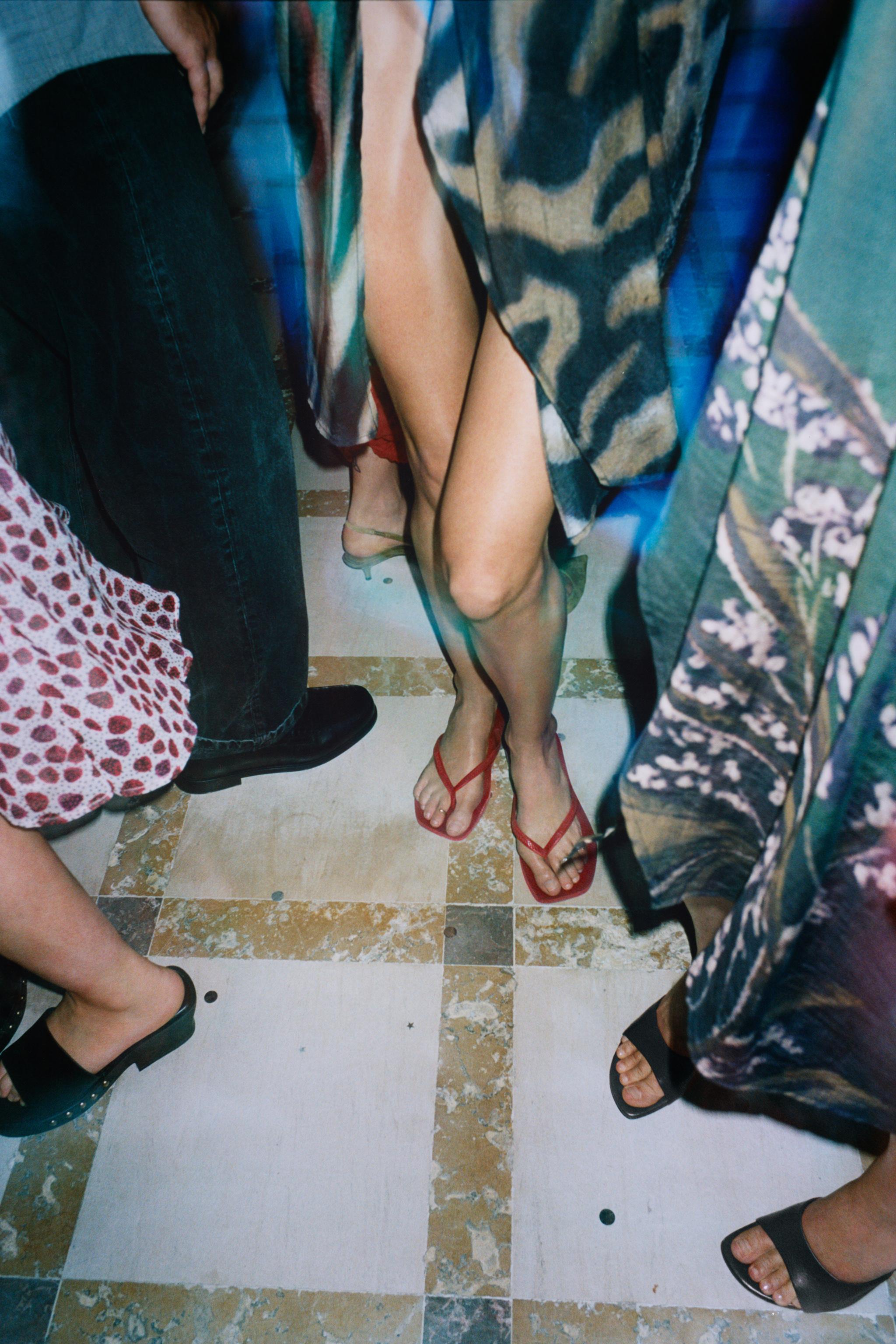 HAVAIANAS ® x ZARA SANDALS — Burgundy Red