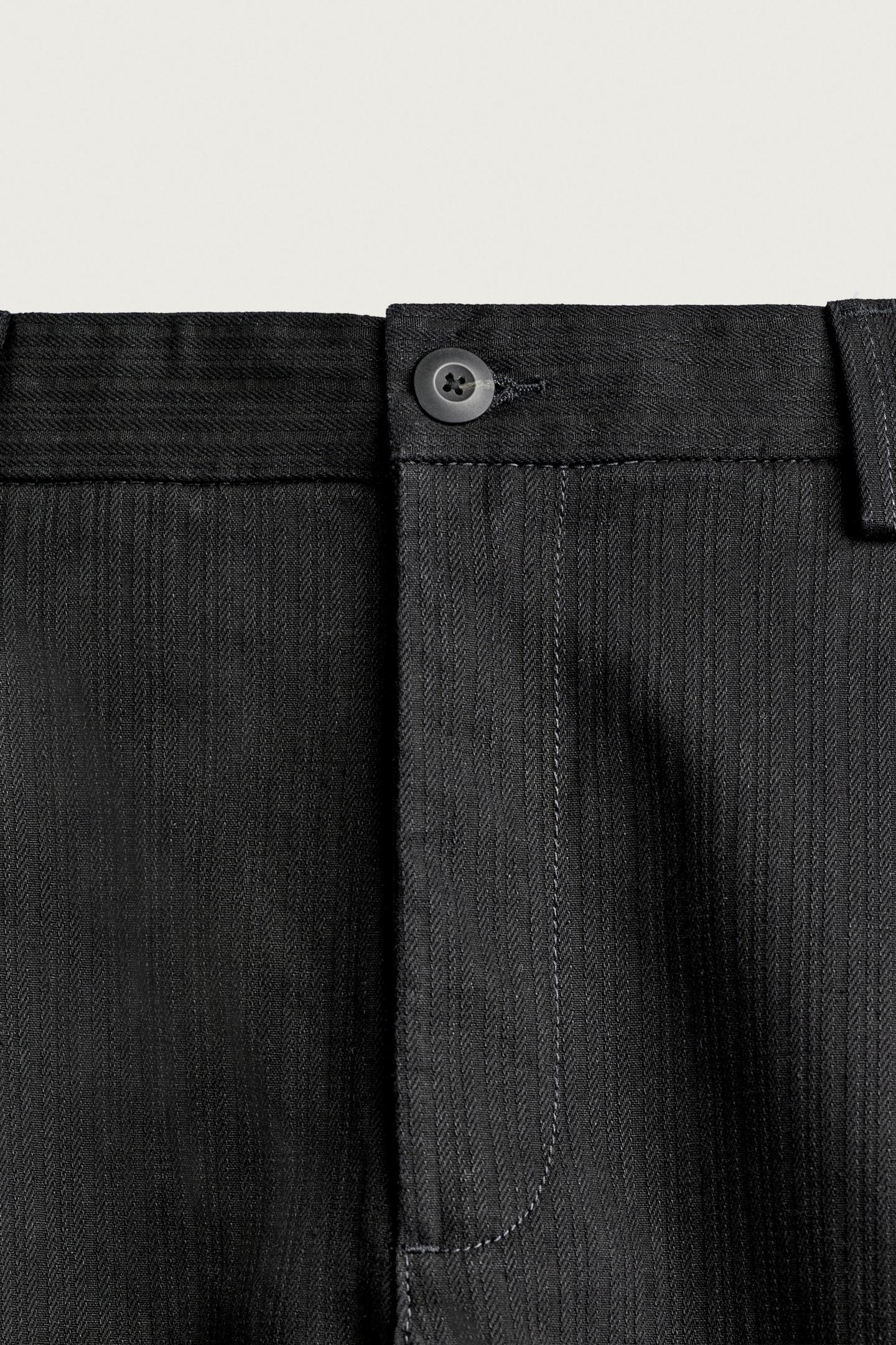 Мужские брюки Zara Relaxed Fit Pleated Chino, цвет: Чёрный — фото 9