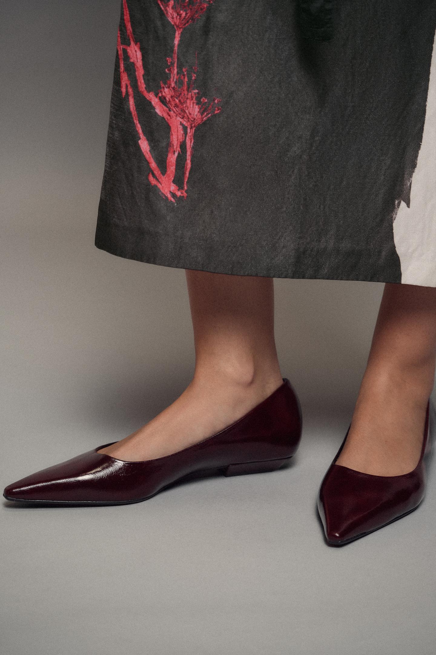 Женская обувь Zara Patent-Effect Shoes, цвет: Бордовый красный — фото 1